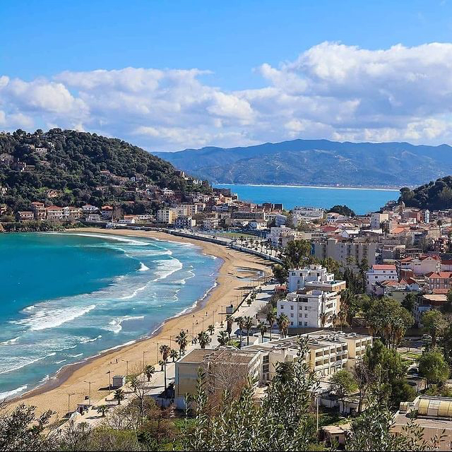 Location de voiture à Skikda en période estivale : profitez pleinement de votre séjour estival en 2025